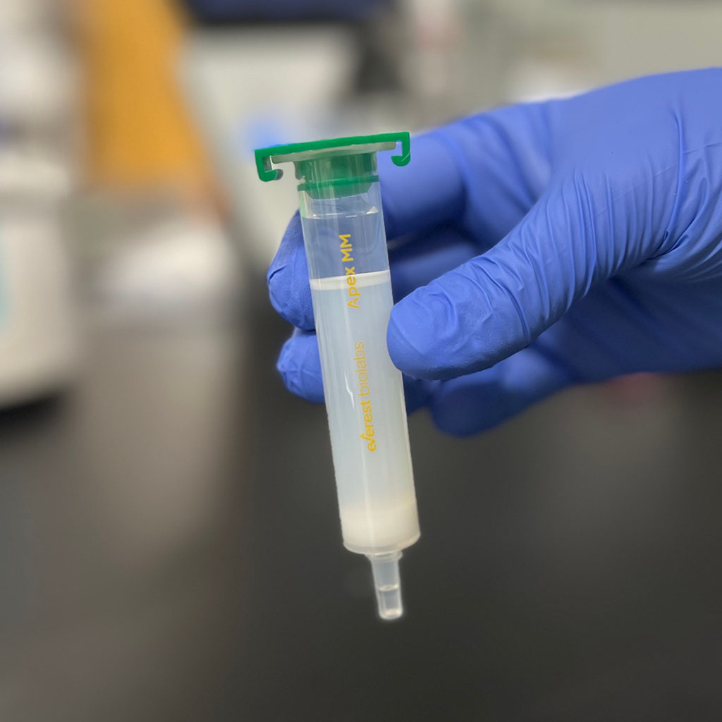 Gloved hand holding an Apex MM SEC column